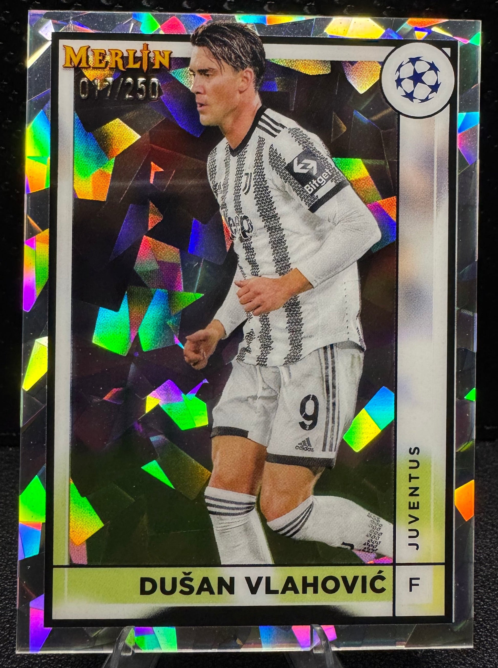 2022 - 23 Topps Merlin UEFA Atomic Refractors 82 Dusan Vlahovic 17/250 Juventus - 787 Hobby House