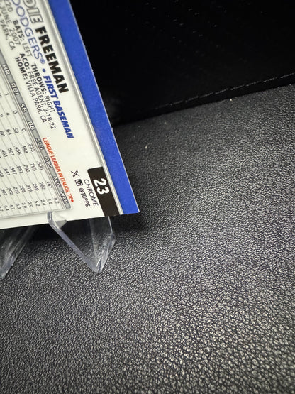 2025 Topps Chrome 23 Freddie Freeman Raywave Refractors Los Angeles Dodgers - 787 Hobby House