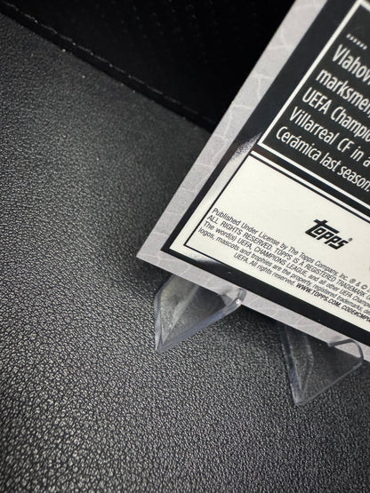 2022-23 Topps Merlin UEFA Atomic Refractors #82 Dusan Vlahovic 17/250 Juventus